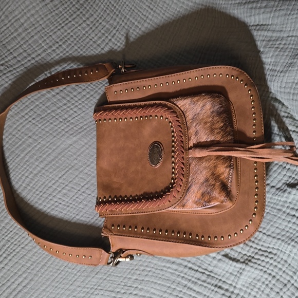 Trinity Ranch Handbags - Trinity Ranch Tan Shoulder Conceal Carry Bag with Fringe Detail – NWOT